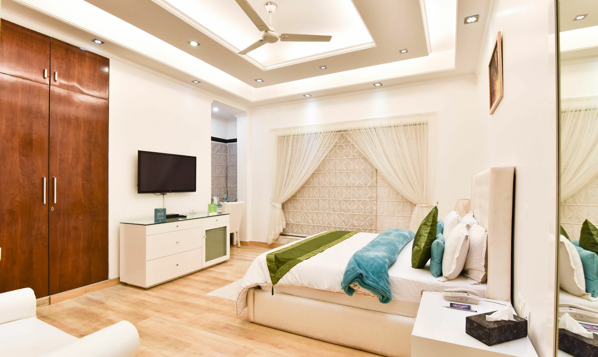 Treebo Trend The G8 Sector 39 Hotel Noida Exterior foto