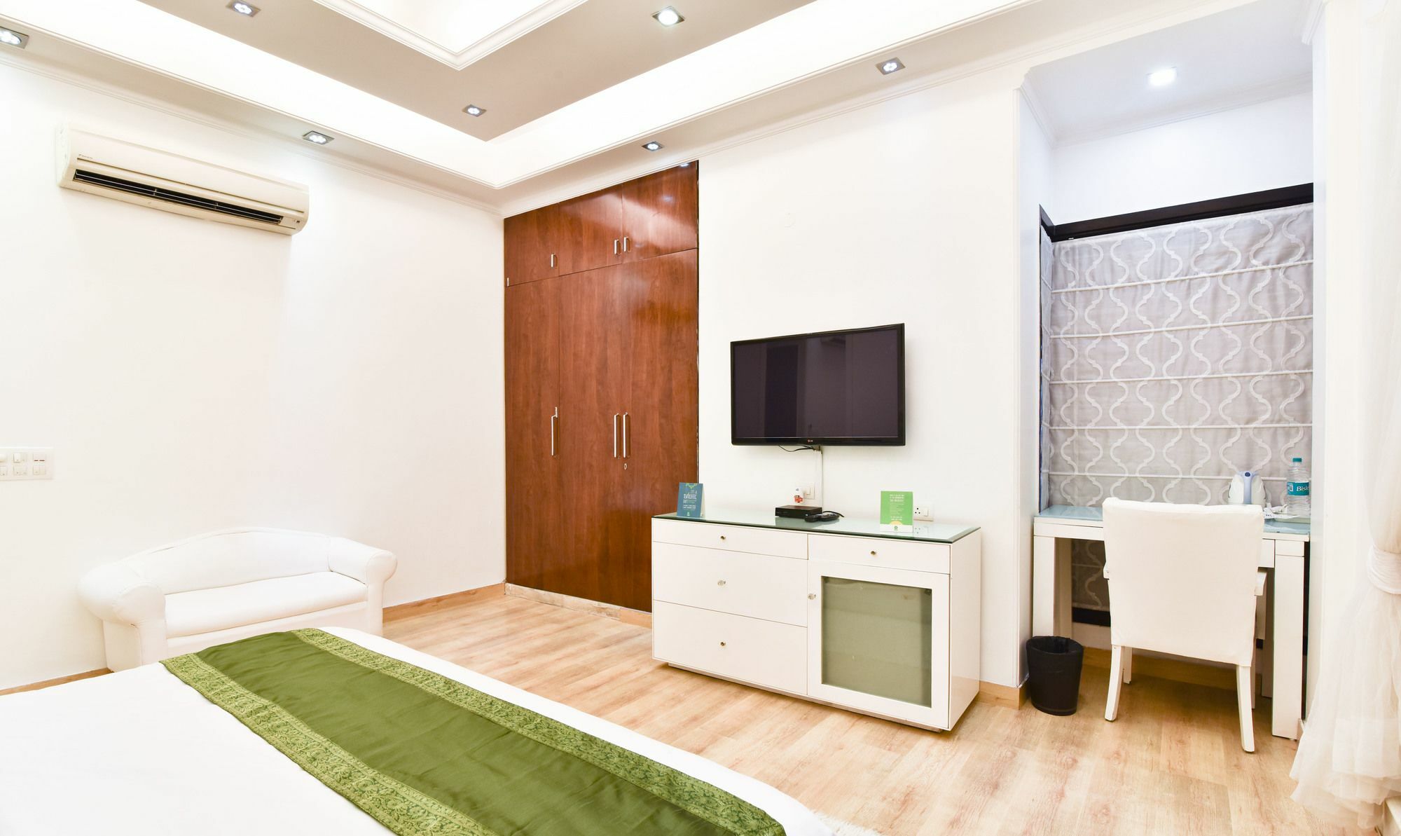 Treebo Trend The G8 Sector 39 Hotel Noida Exterior foto